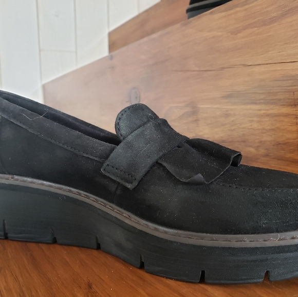 Clark suede loafer sz 8 black - Picture 2 of 3